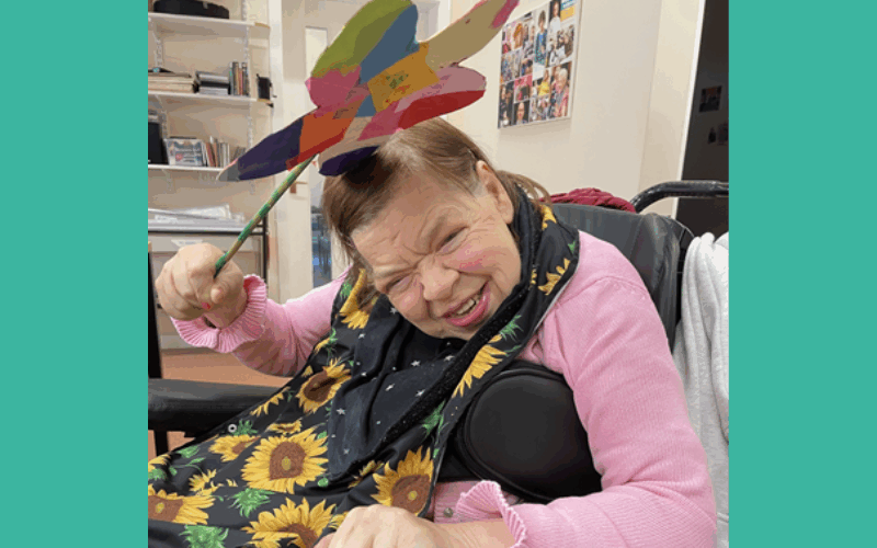 Volunteer Art Assistants